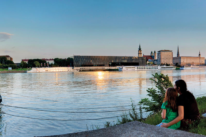 Blick auf die Donaulaende Linz c linztourismus JohannSteininger