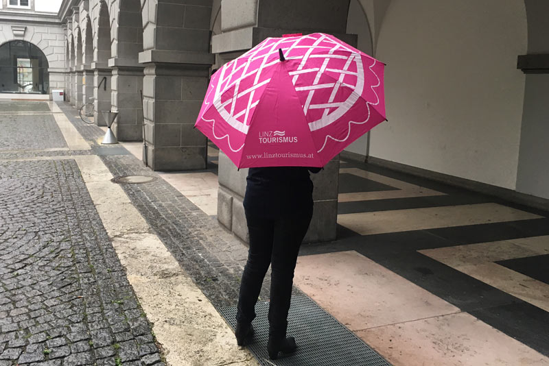 Linz Regenschirm Souvenir c LinzTourismus ES